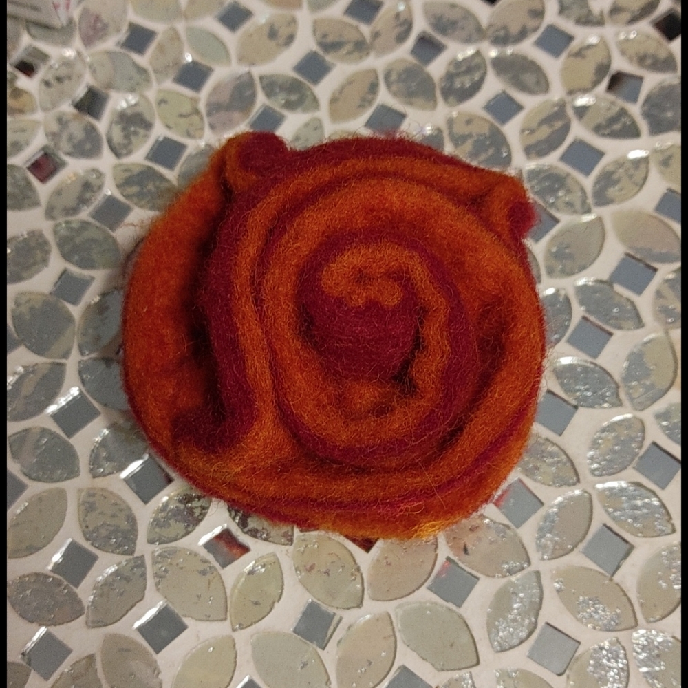 🌸Felted Wool Flower Brooch